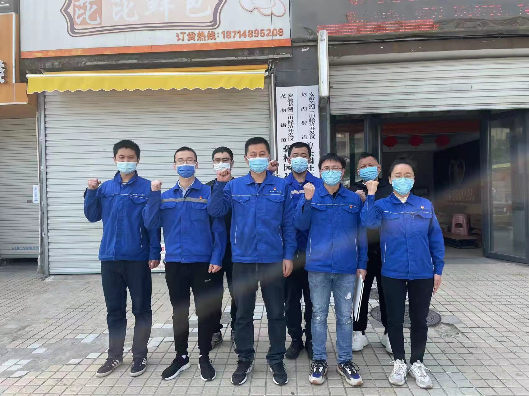 新兴铸管党员、职工向社区报到.jpg